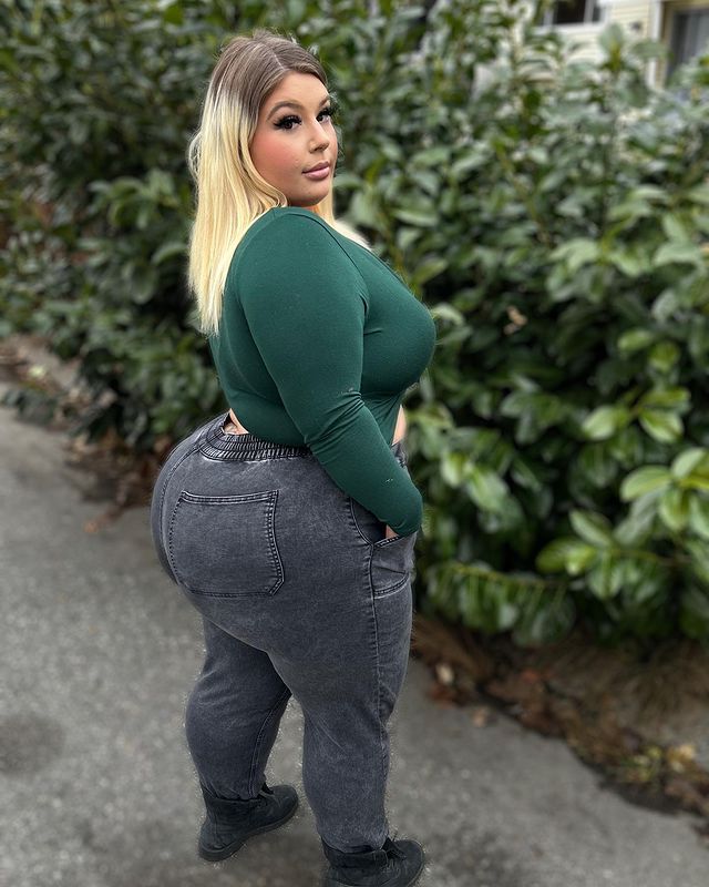 Paige Biography: Canadian Plus-Size Model, Body Positivity Advocate & Influencer