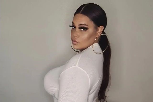 Latonia Davis Biography: Creole Entrepreneur, Plus-Size Model & Instagram Influencer