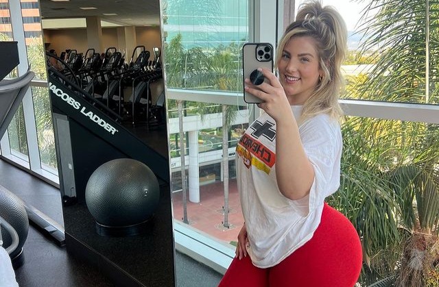 Haleigh Cox (BUNZ) Biography – Bulldog Momma, Chevy Girl & Curvy Model
