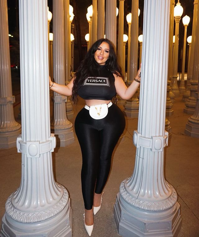 Duchess Biography – Greek Curvy Model, Instagram Star & Entrepreneur
