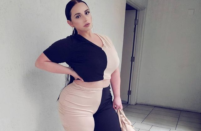 Fuchsiafifi Biography – Body Positive Model, Fashion & Instagram Influencer