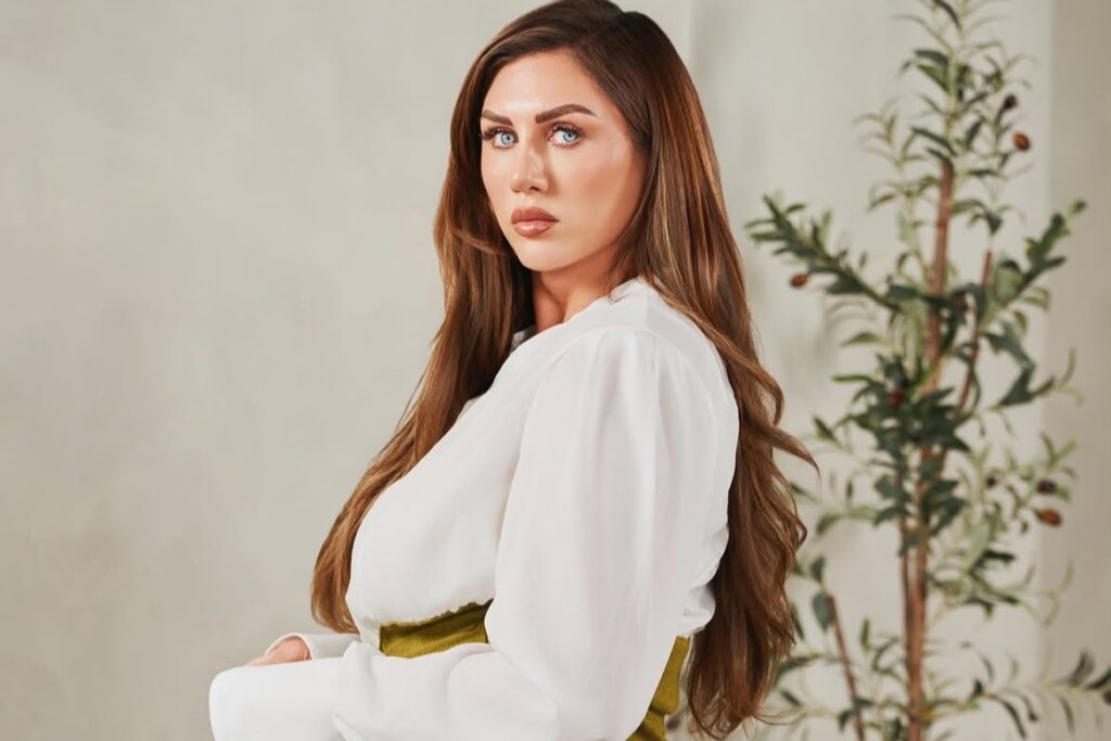 Sophie Hall Biography: Age, Height, Career, Instagram & Facts